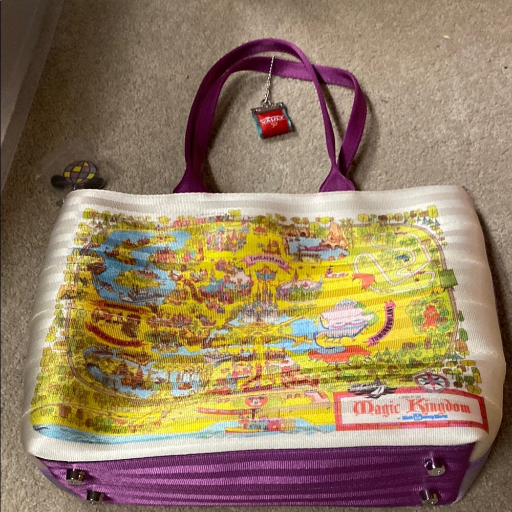 Harveys Magic Kingdom WDW 50th anniversary tote bag - Picture 4 of 8